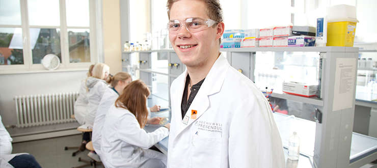 web_Industriechemie.jpg web_Industriechemie.jpg