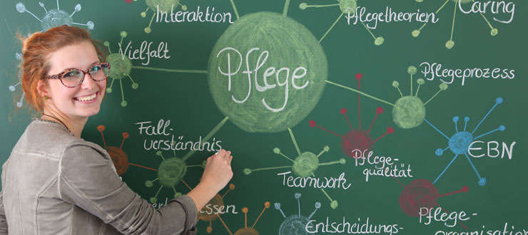 web_Pflege-an-Tafel-8383-Aussch.jpg web_Pflege-an-Tafel-8383-Aussch.jpg